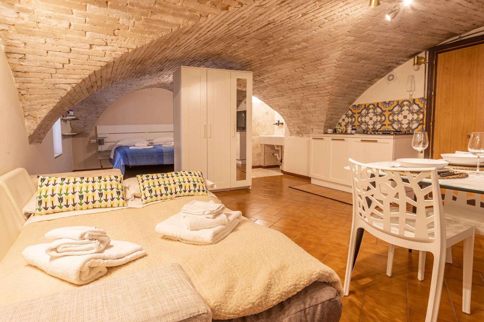 Suite N4 - Loft Caratteristico Nel Centro Storico بيرودجا المظهر الخارجي الصورة
